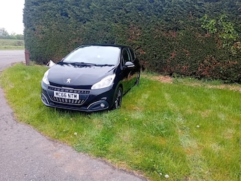 Used Peugeot 208 2017 for sale - 79323824: Photo
