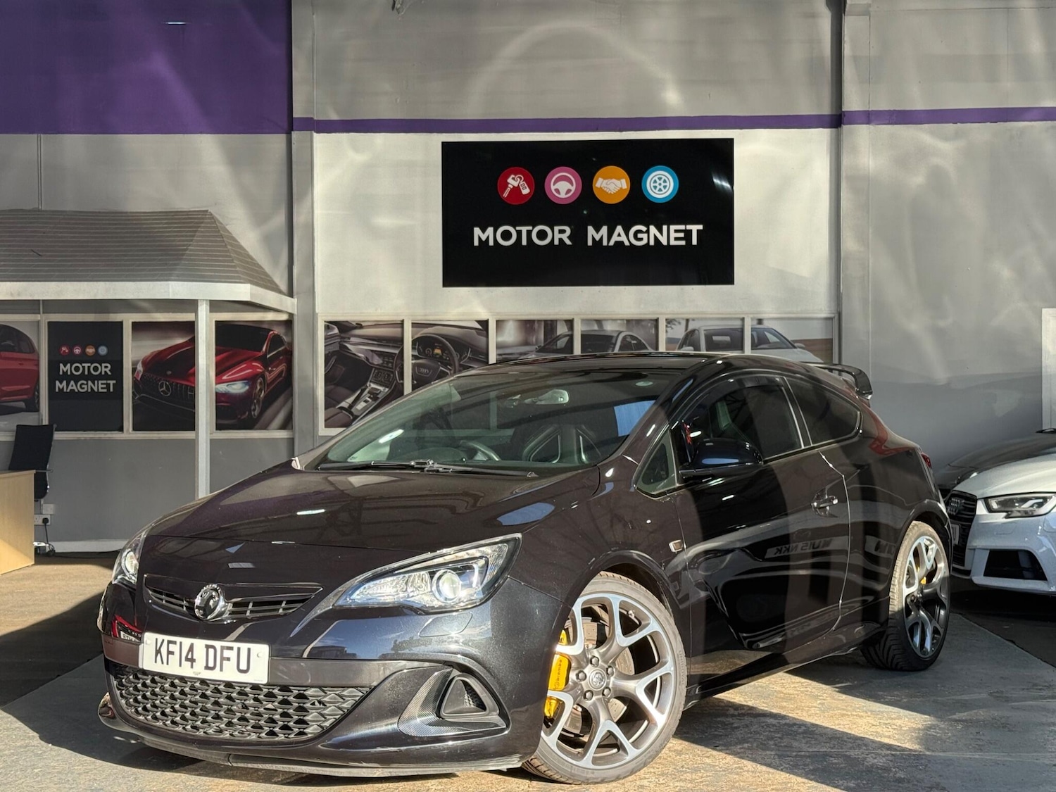 Used Vauxhall Astra GTC 2014 for sale - 77074825: Photo 2