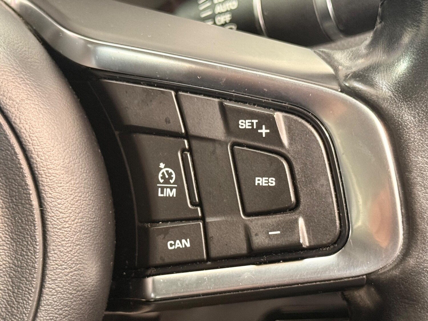 Used Jaguar XE 2017 for sale - 77722510: Photo 32