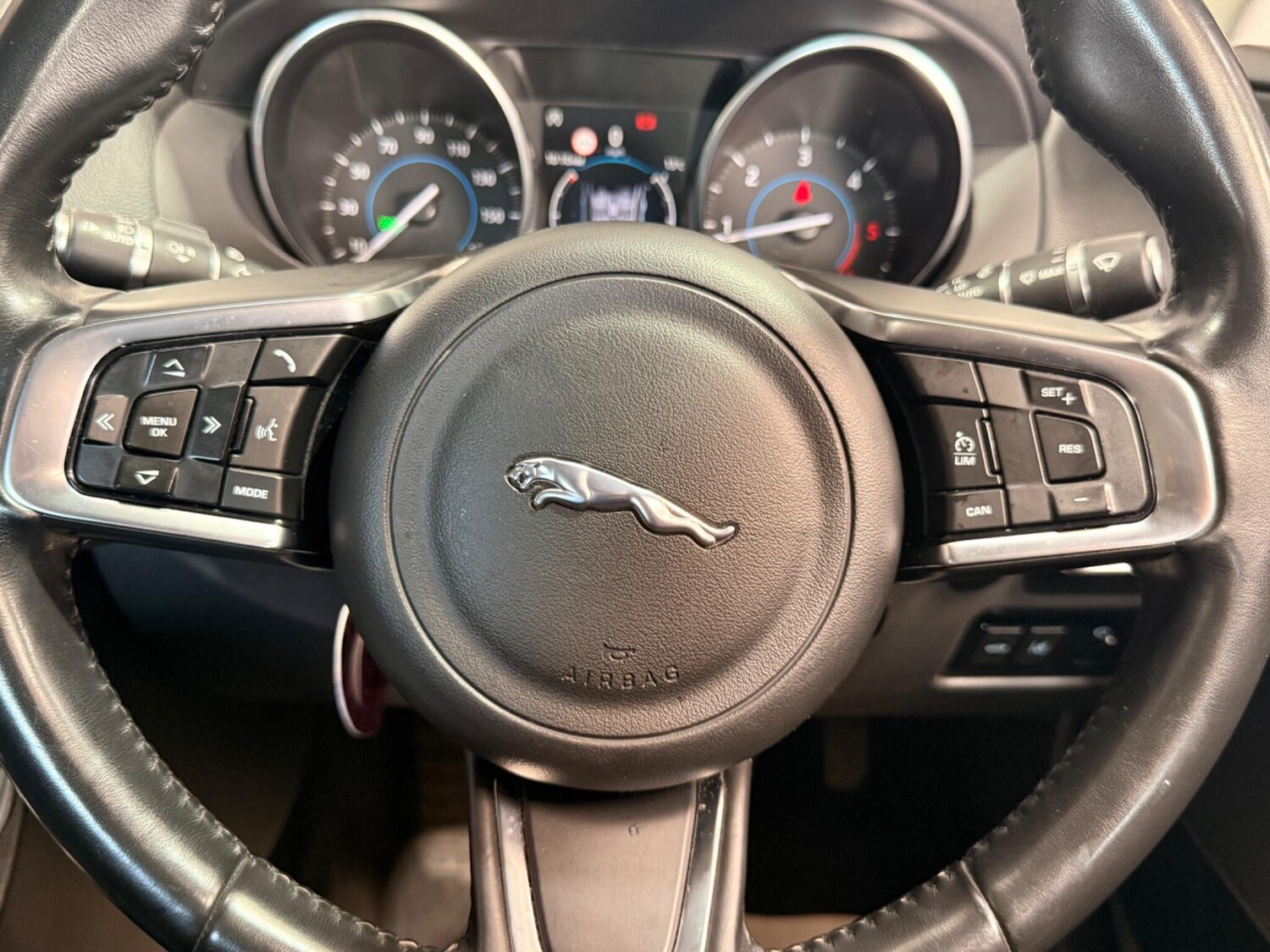 Used Jaguar XE 2017 for sale - 77722510: Photo 43