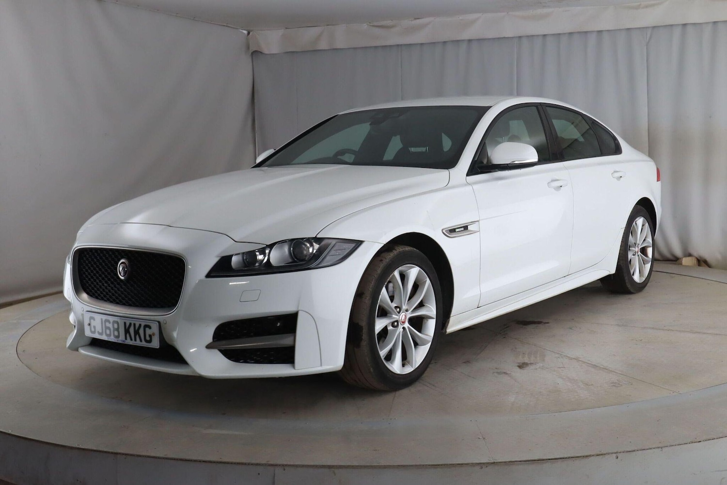 Used Jaguar XF 2018 for sale - 77925016: Photo 2
