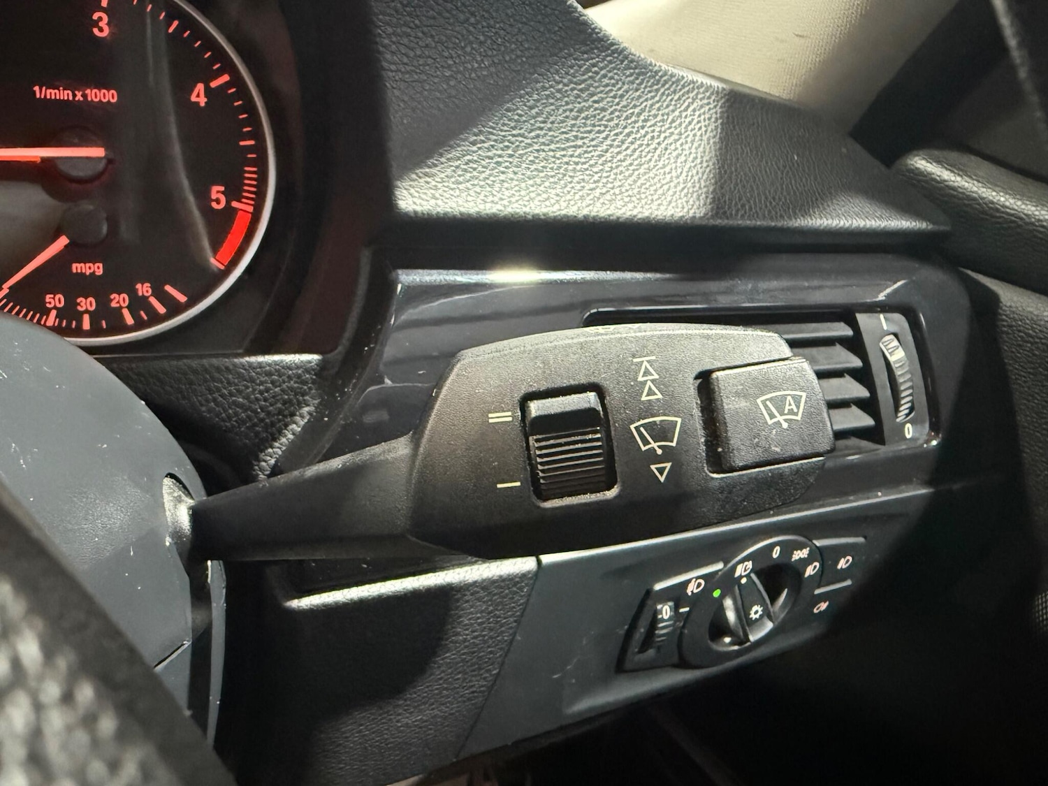 Used BMW 3 Series 2011 for sale - 77215910: Photo 32