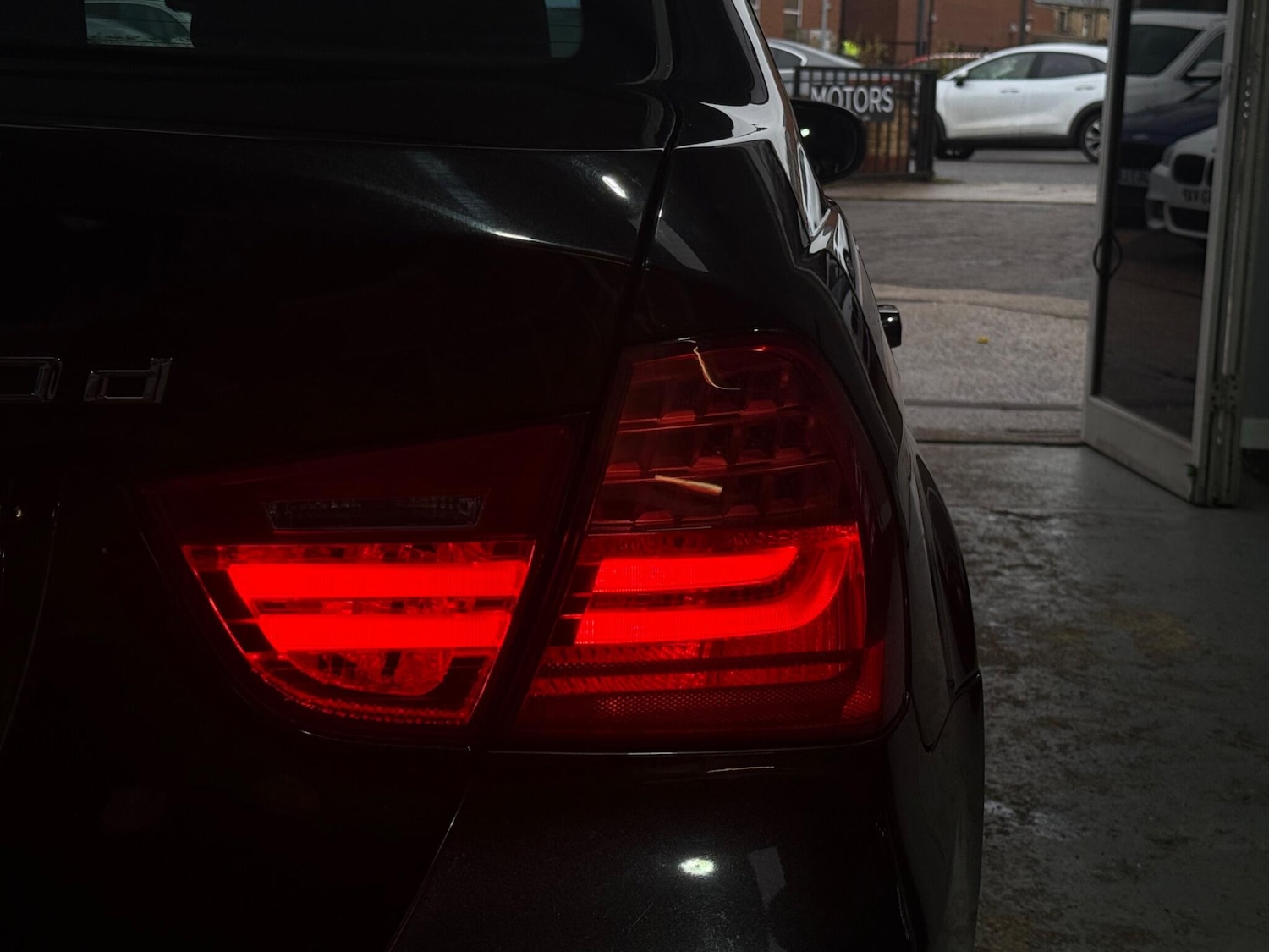 Used BMW 3 Series 2011 for sale - 77215910: Photo 46