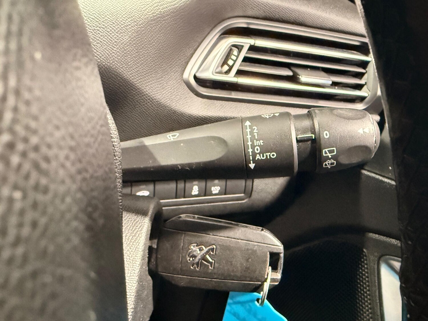 Used Peugeot 308 2015 for sale - 77696549: Photo 30