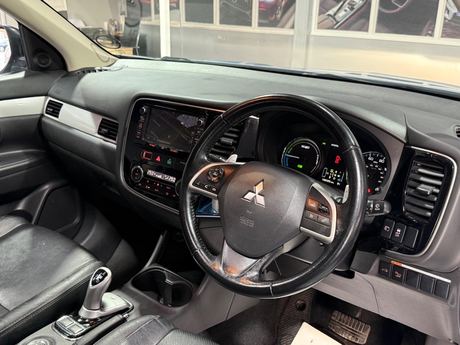 Used Mitsubishi Outlander 2015 for sale - 77175952: Photo 25