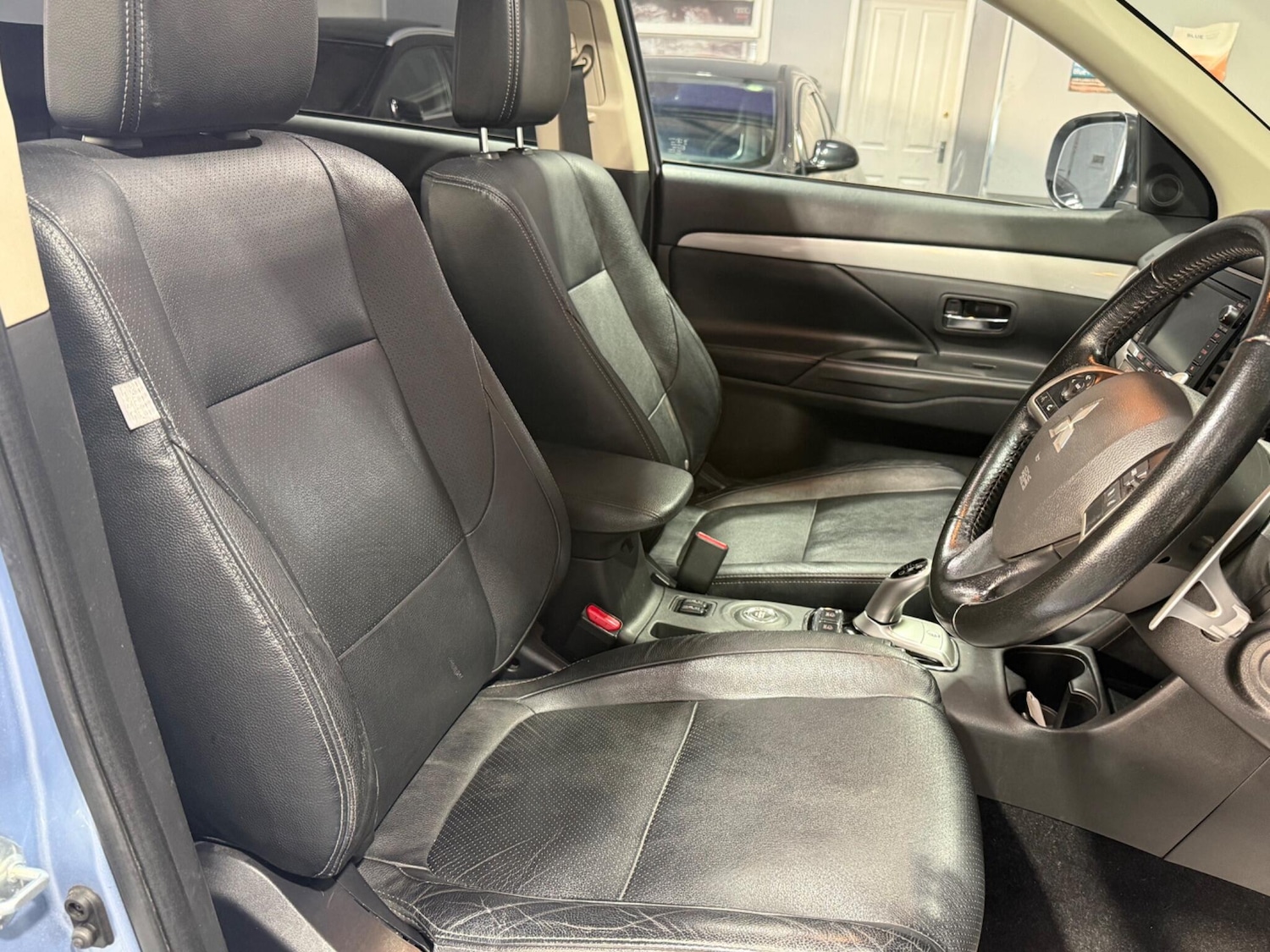 Used Mitsubishi Outlander 2015 for sale - 77175952: Photo 28
