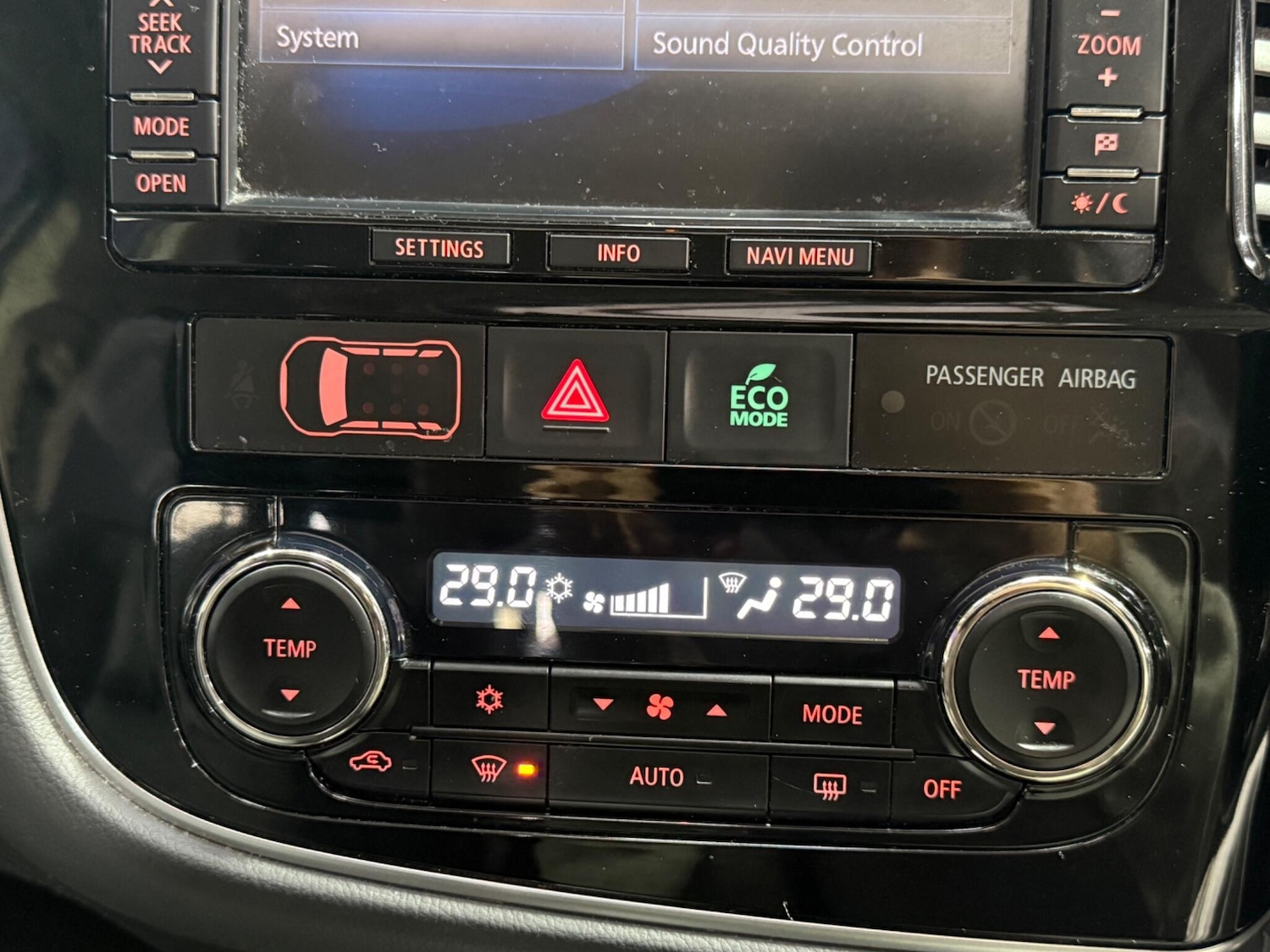 Used Mitsubishi Outlander 2015 for sale - 77175952: Photo 42