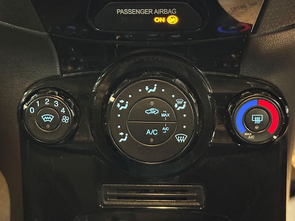Used Ford Fiesta 2015 for sale - 76306288: Photo 31