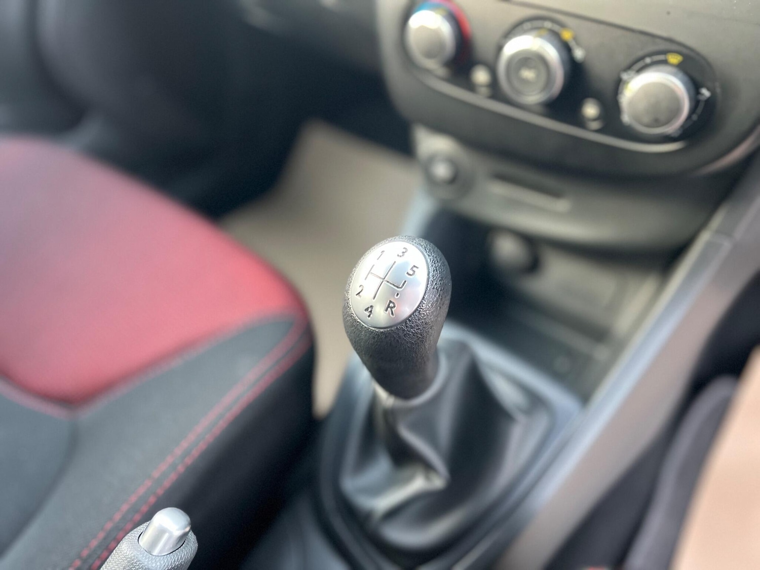 Used Renault Clio 2015 for sale - 76645863: Photo 10