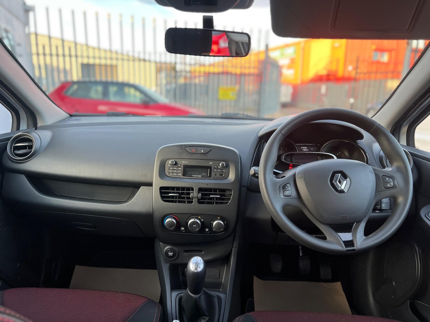Used Renault Clio 2015 for sale - 76645863: Photo 11