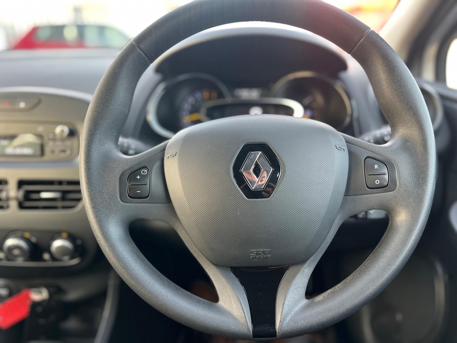 Used Renault Clio 2015 for sale - 76645863: Photo 12