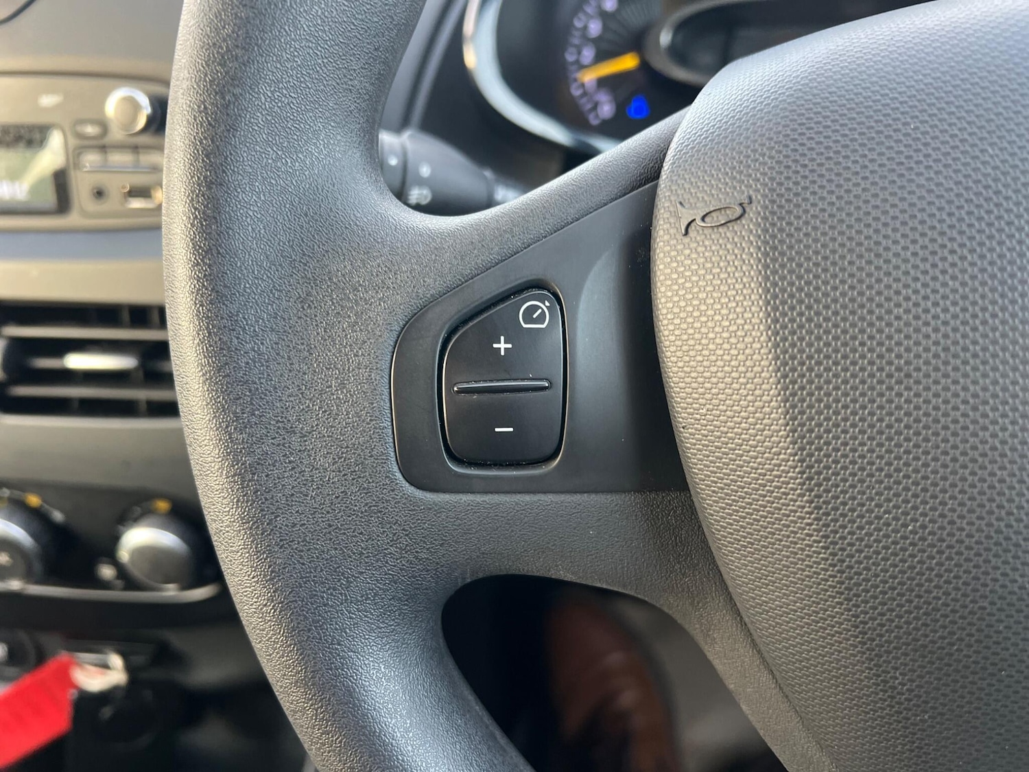 Used Renault Clio 2015 for sale - 76645863: Photo 14