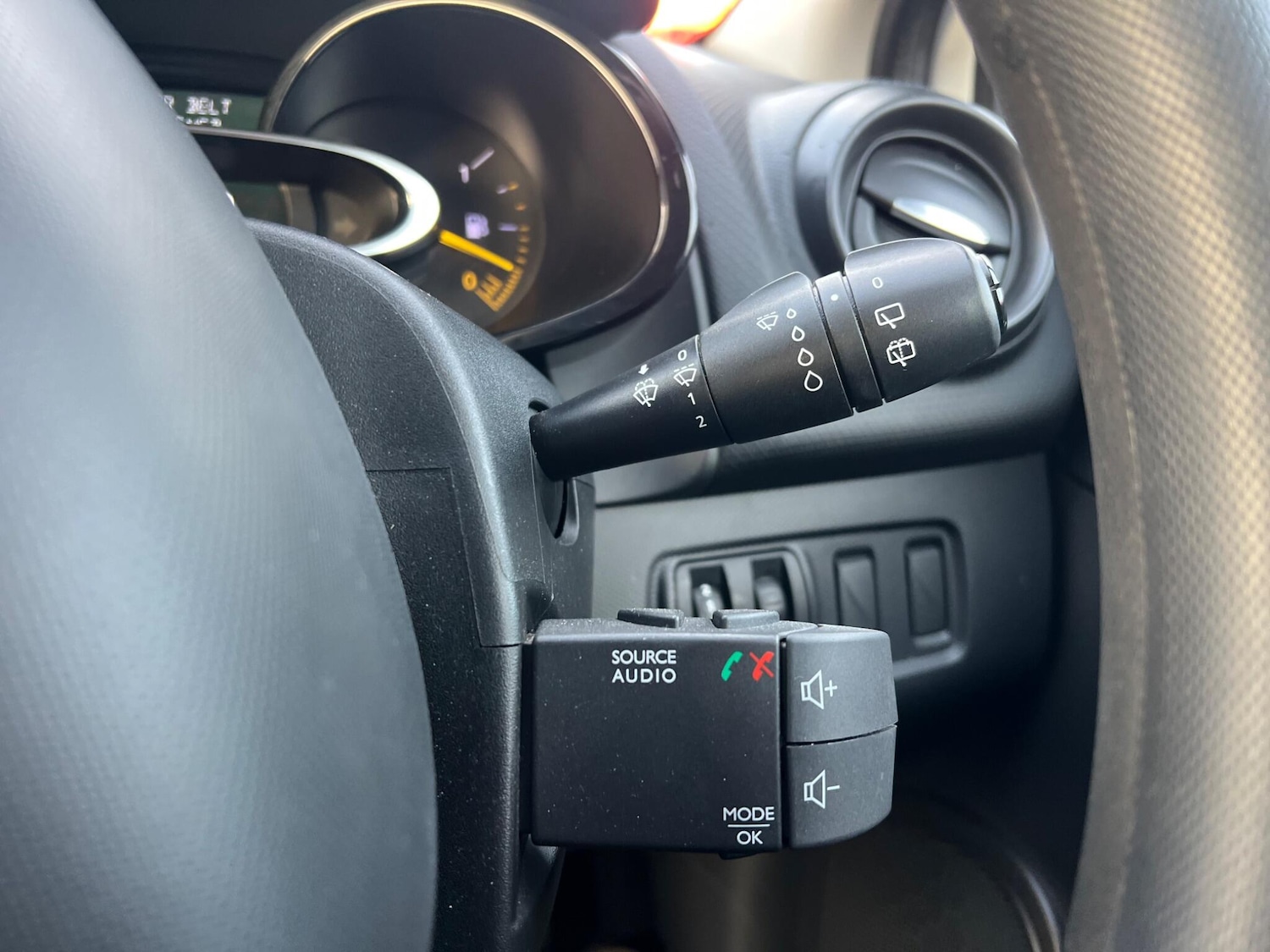 Used Renault Clio 2015 for sale - 76645863: Photo 16