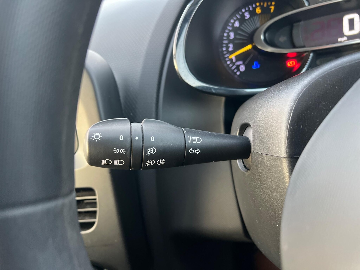 Used Renault Clio 2015 for sale - 76645863: Photo 17