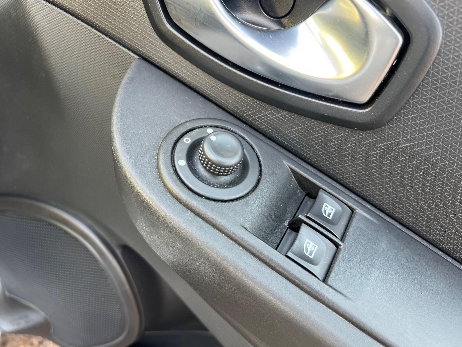 Used Renault Clio 2015 for sale - 76645863: Photo 23