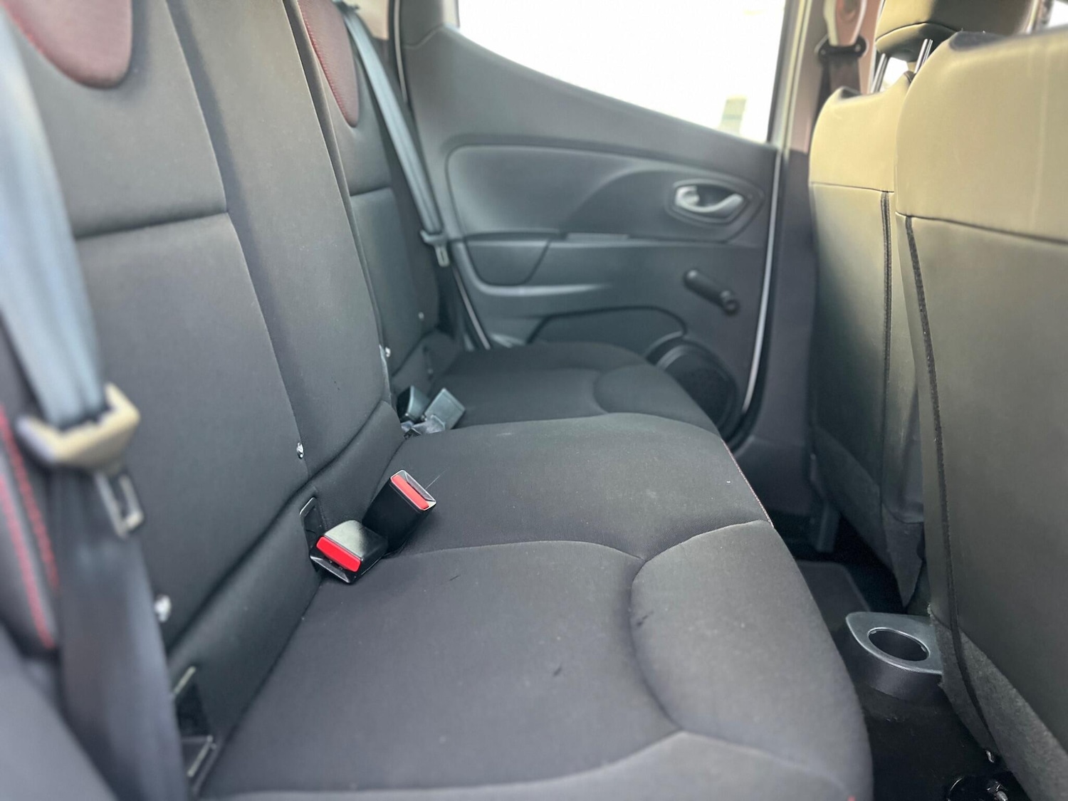 Used Renault Clio 2015 for sale - 76645863: Photo 28