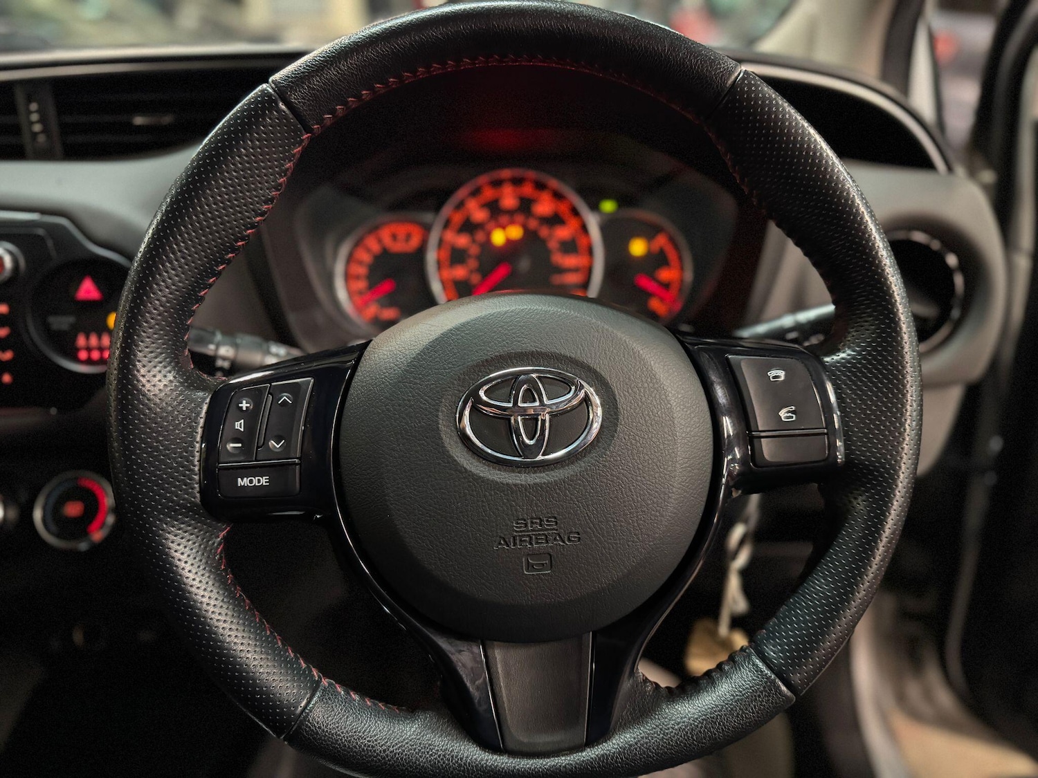 Used Toyota Yaris 2014 for sale - 77279603: Photo 25