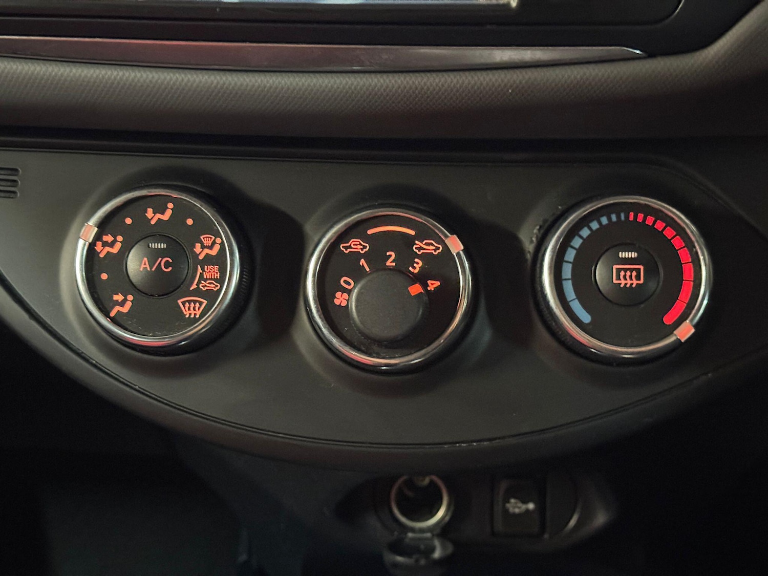 Used Toyota Yaris 2014 for sale - 77279603: Photo 34