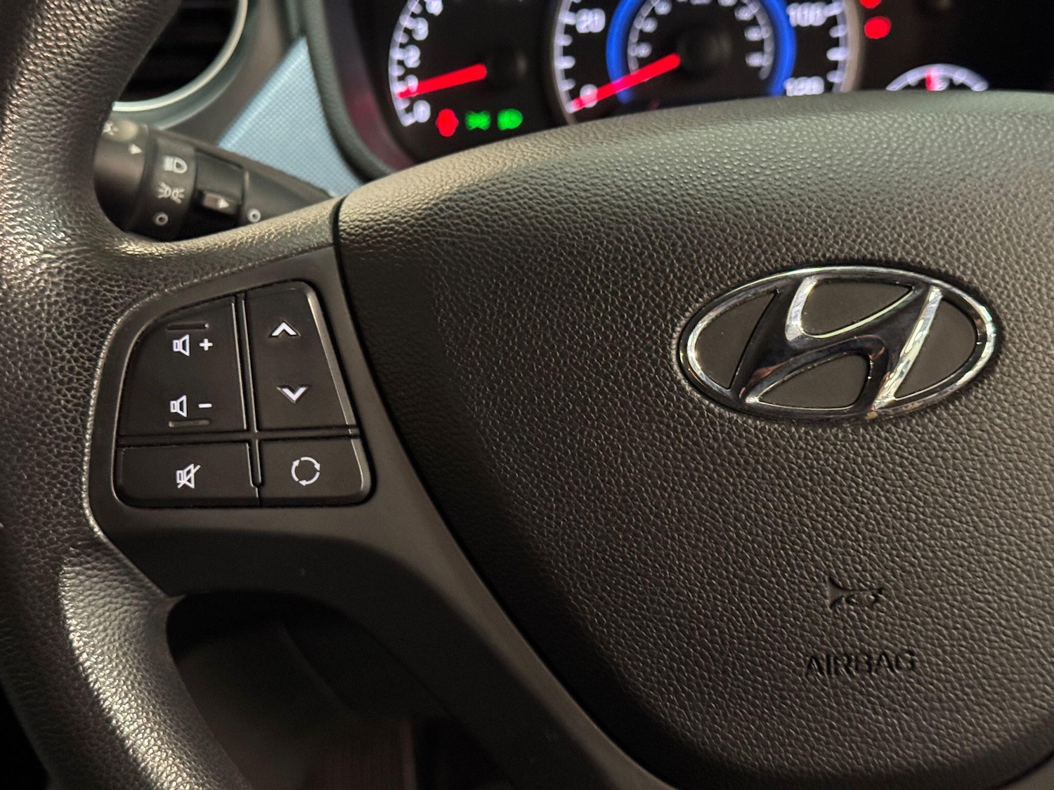 Used Hyundai i10 2014 for sale - 77230553: Photo 26