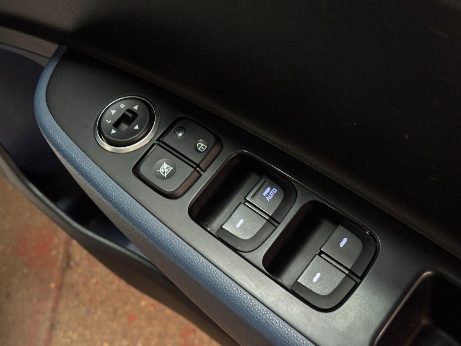 Used Hyundai i10 2016 for sale - 76780670: Photo 32