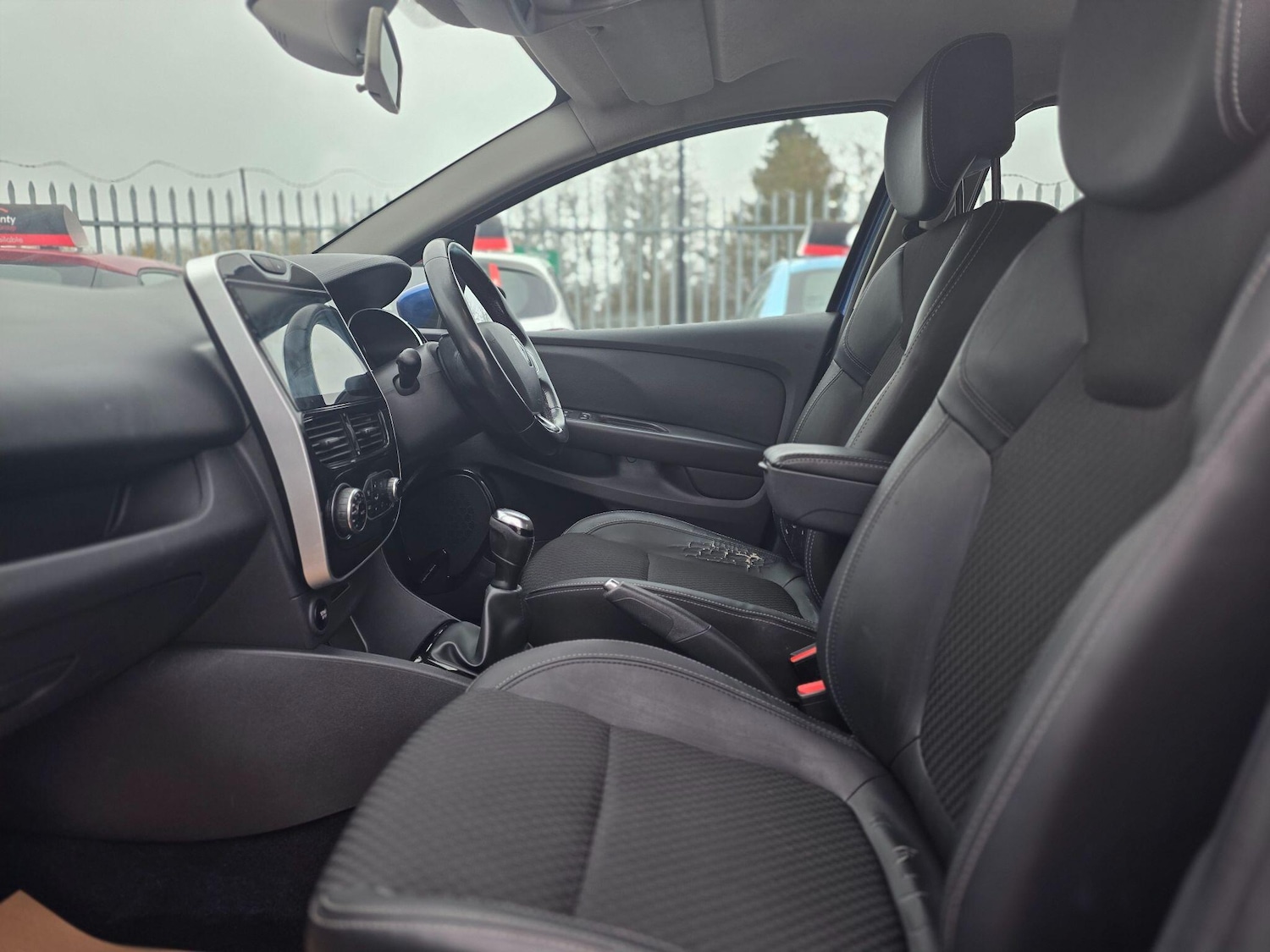 Used Renault Clio 2017 for sale - 77029372: Photo 25