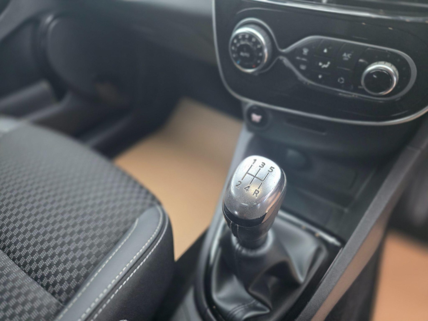 Used Renault Clio 2017 for sale - 77029372: Photo 9