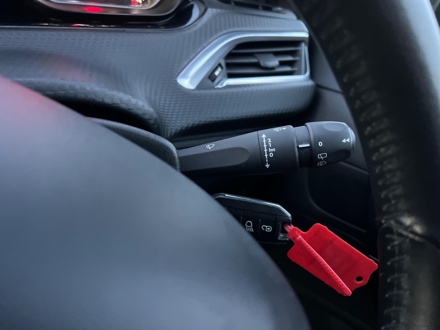 Used Peugeot 208 2017 for sale - 76440609: Photo 15