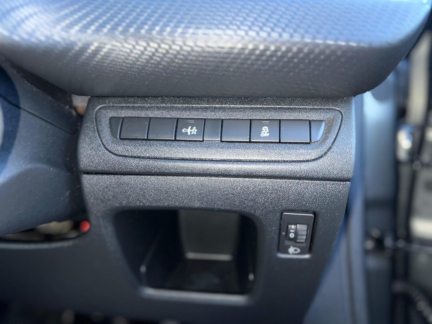 Used Peugeot 208 2017 for sale - 76440609: Photo 24