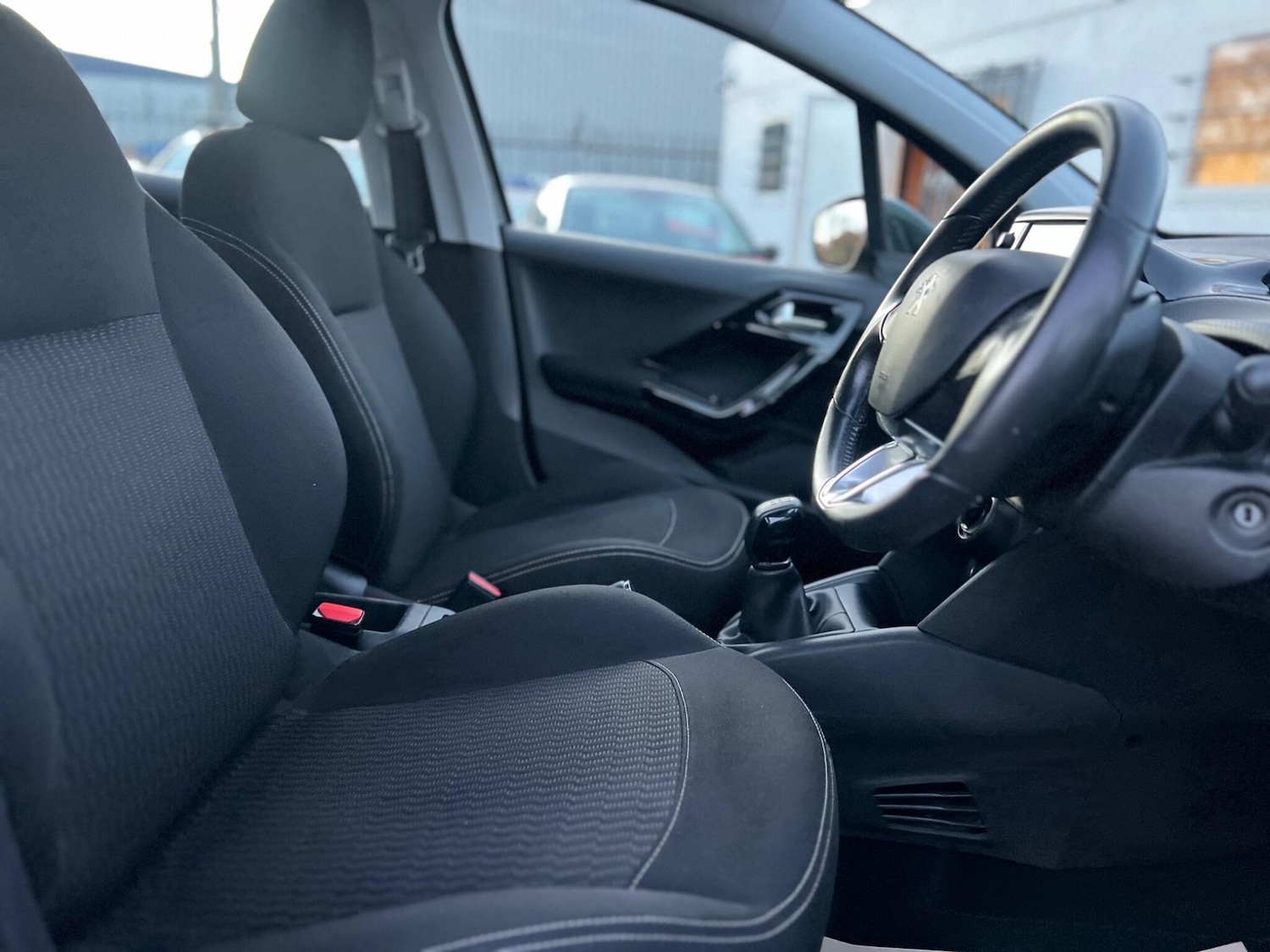 Used Peugeot 208 2017 for sale - 76440609: Photo 25