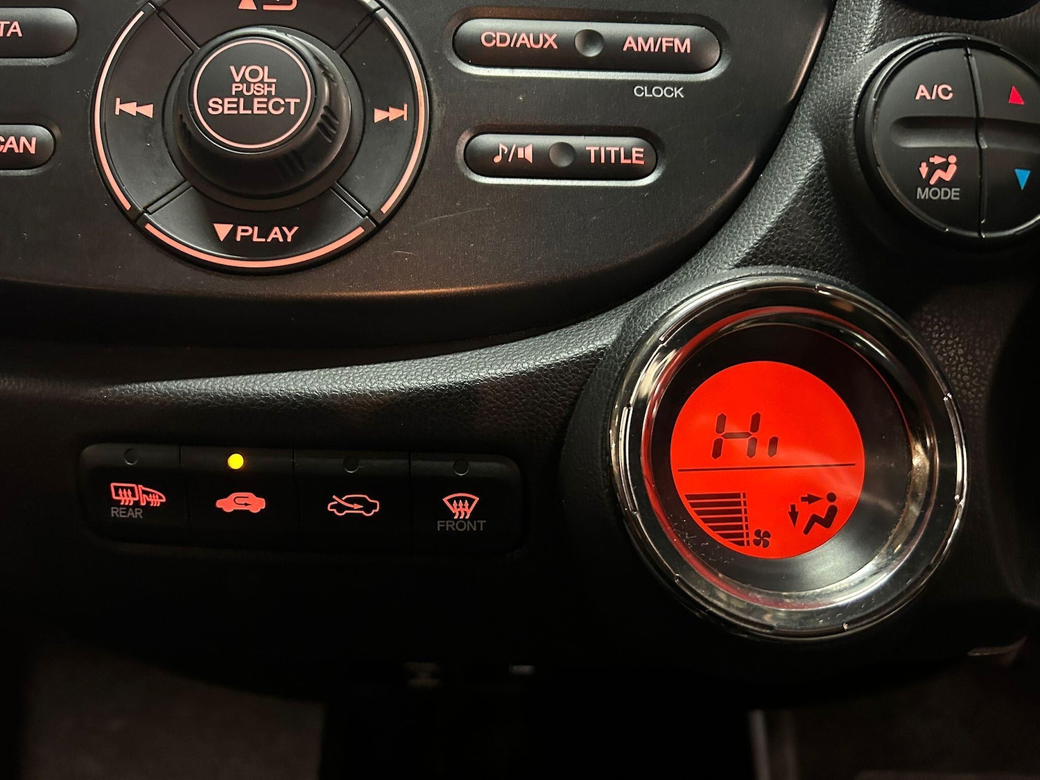 Used Honda Jazz 2014 for sale - 77131092: Photo 30