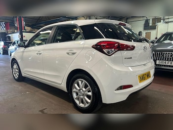 Used Hyundai i20 2017 for sale - 79033972: Photo