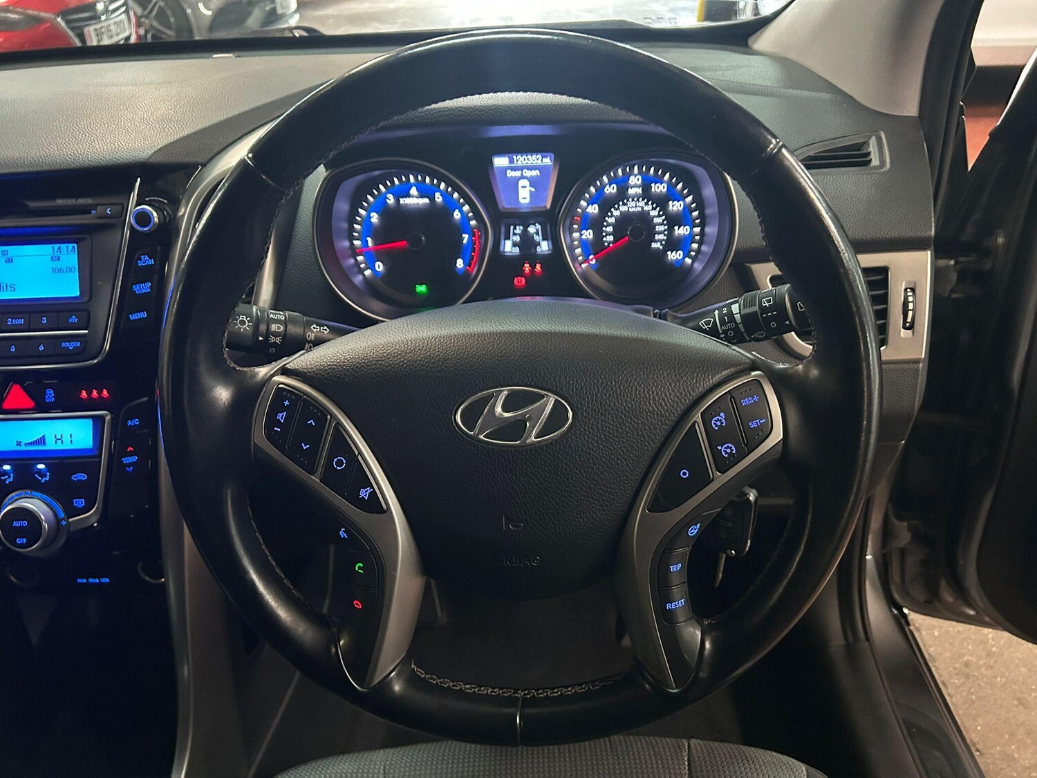 Used Hyundai i30 2014 for sale - 77839666: Photo 18