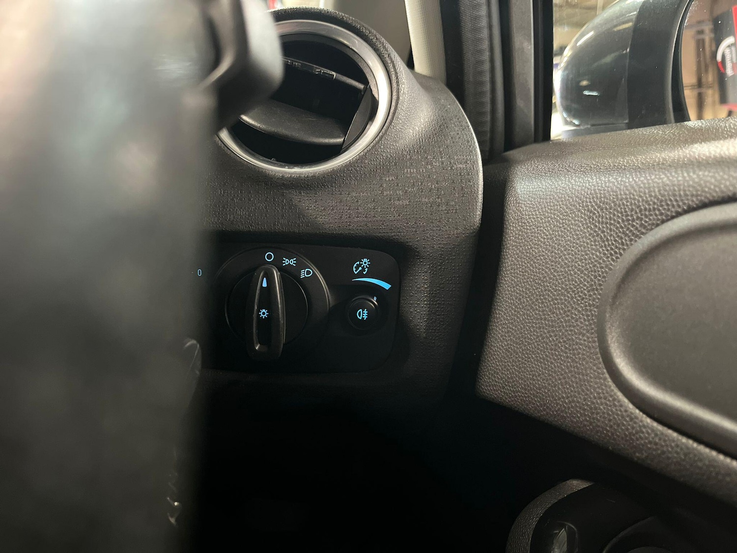 Used Ford Fiesta 2015 for sale - 77163231: Photo 32