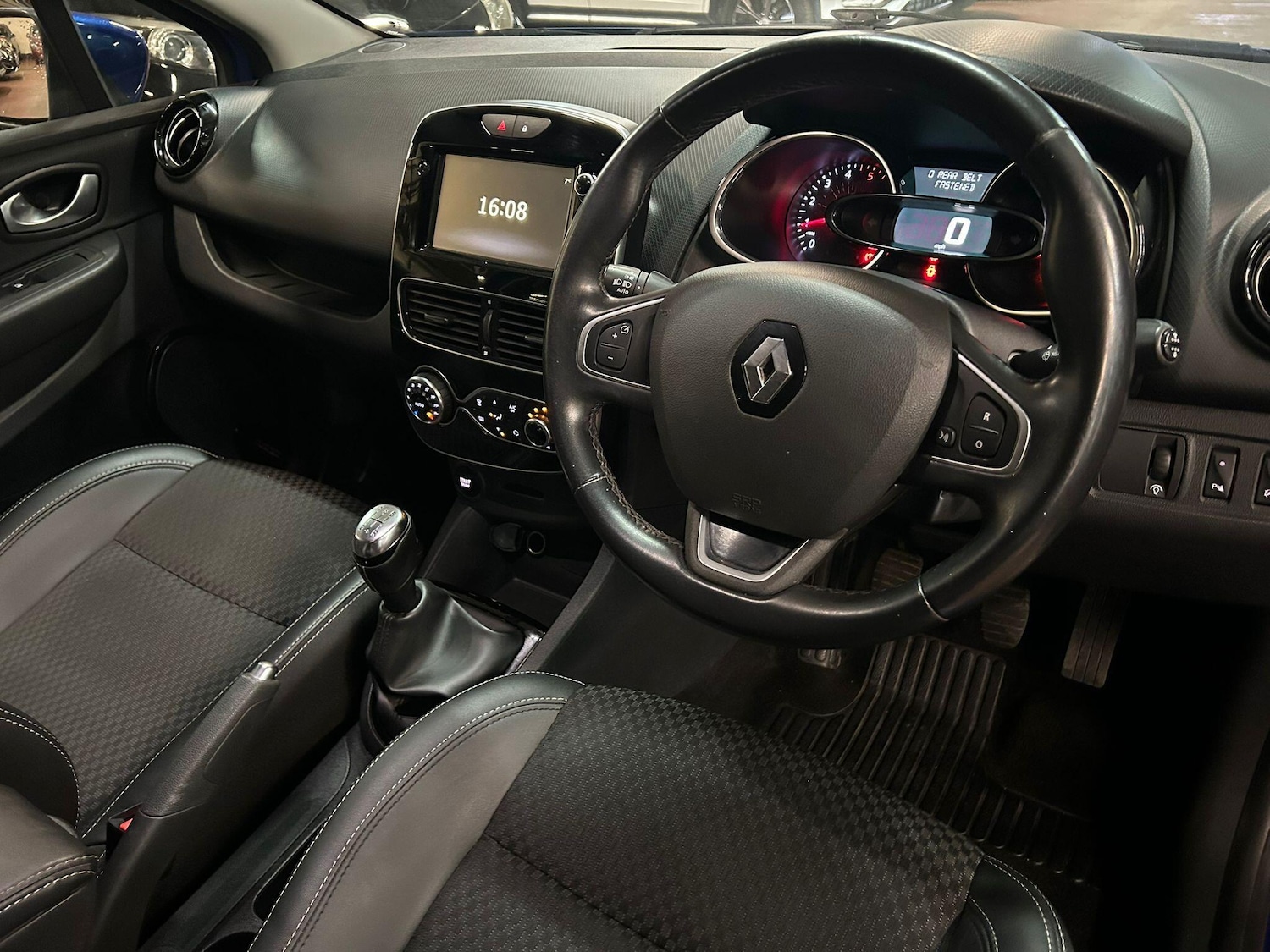 Used Renault Clio 2017 for sale - 77440139: Photo 11