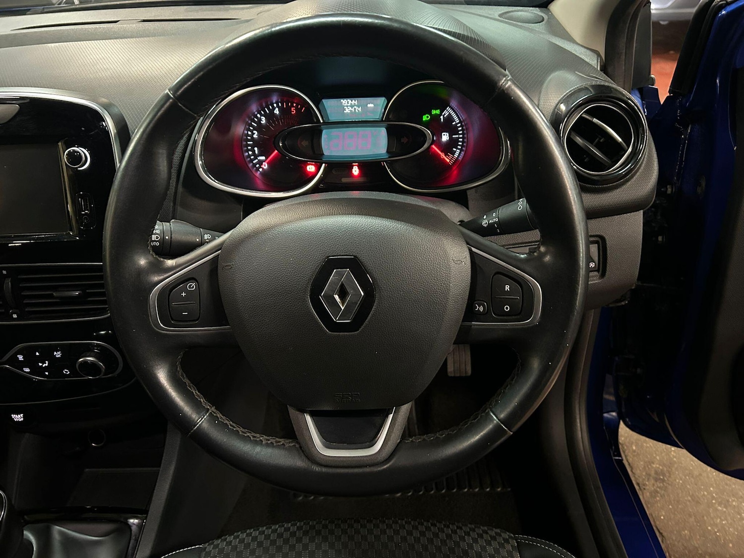 Used Renault Clio 2017 for sale - 77440139: Photo 24