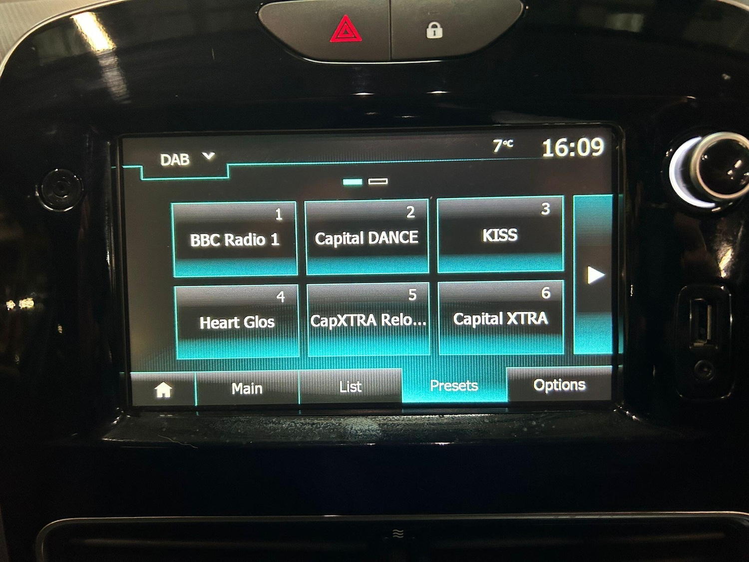 Used Renault Clio 2017 for sale - 77440139: Photo 28