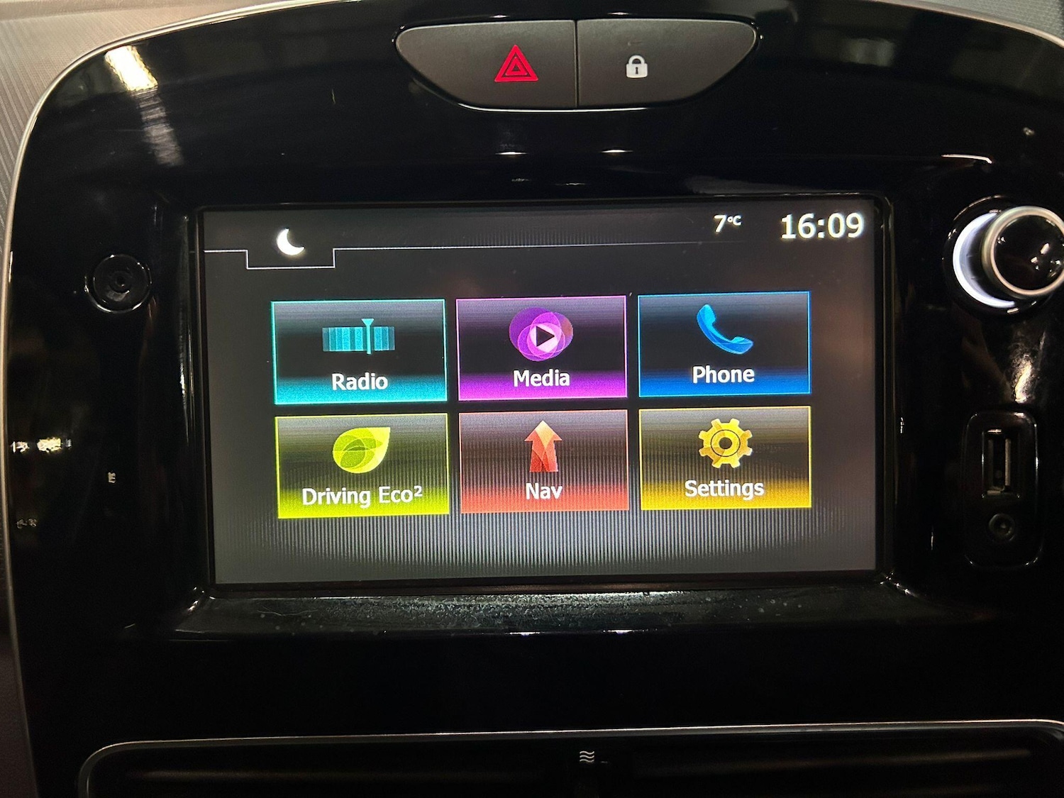 Used Renault Clio 2017 for sale - 77440139: Photo 30