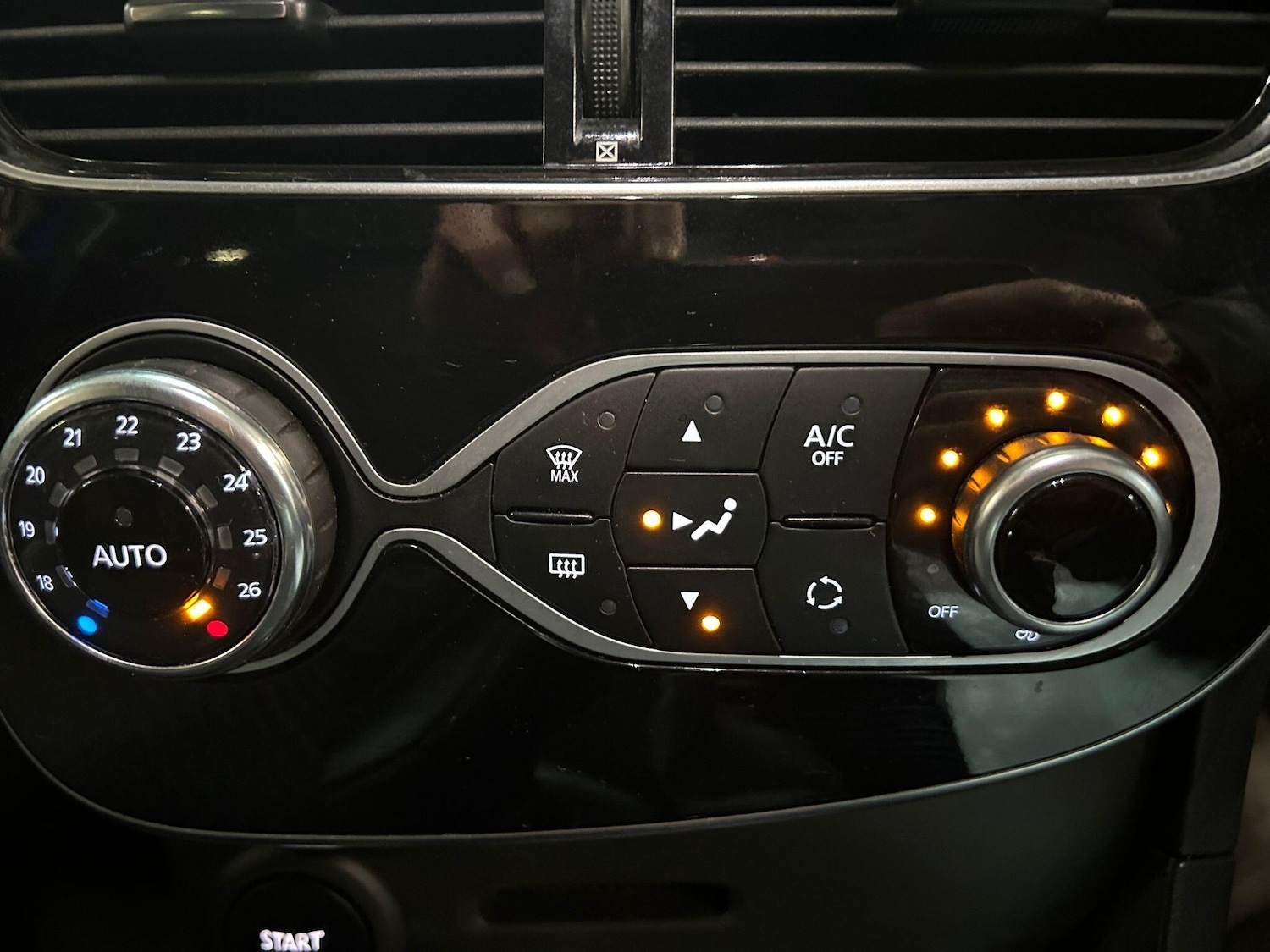 Used Renault Clio 2017 for sale - 77440139: Photo 32