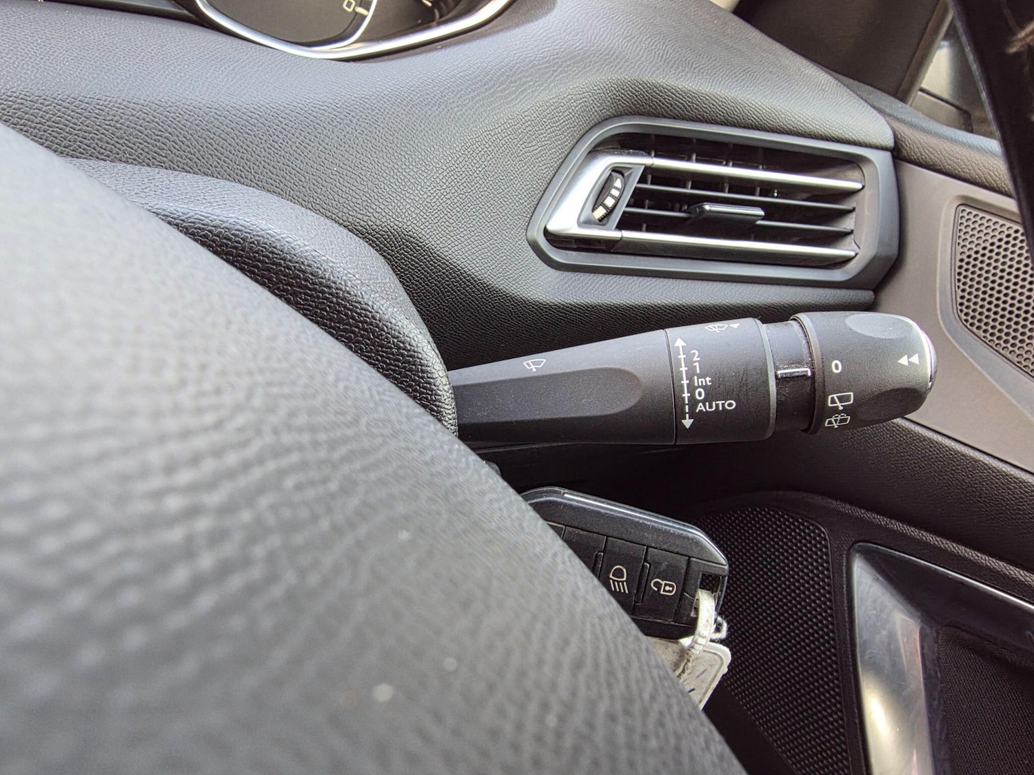 Used Peugeot 308 SW 2017 for sale - 76865887: Photo 14