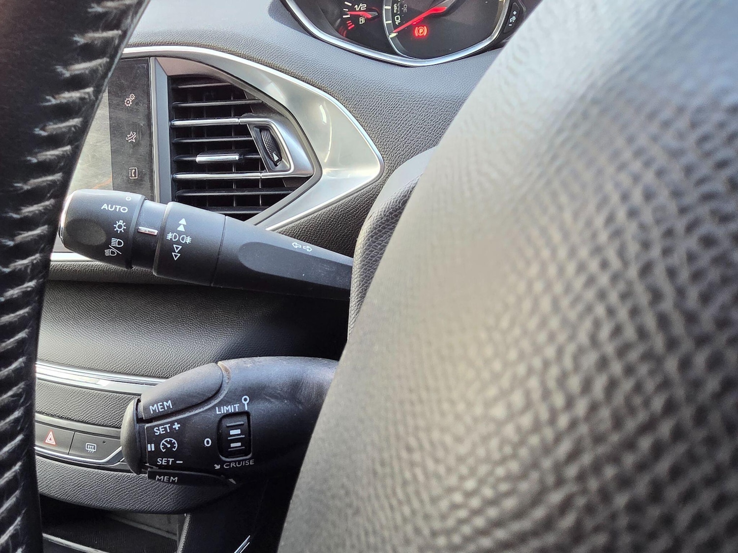 Used Peugeot 308 SW 2017 for sale - 76865887: Photo 15