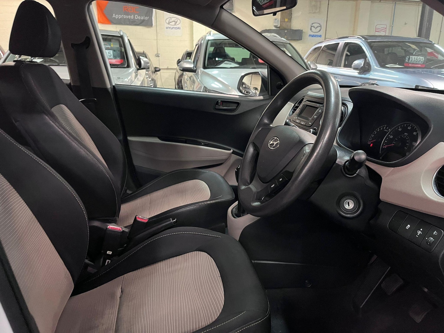 Used Hyundai i10 2015 for sale - 76689319: Photo 14