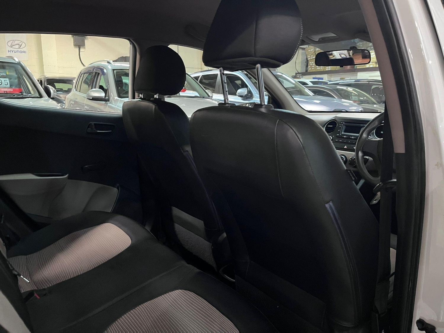 Used Hyundai i10 2015 for sale - 76689319: Photo 25