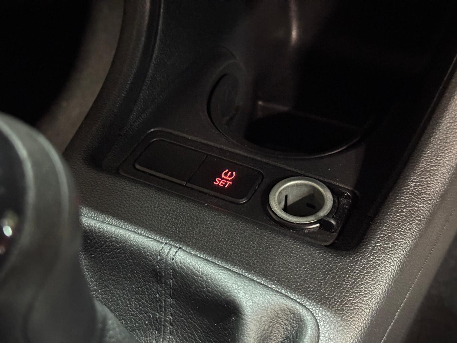 Used Volkswagen up! 2014 for sale - 77082025: Photo 29