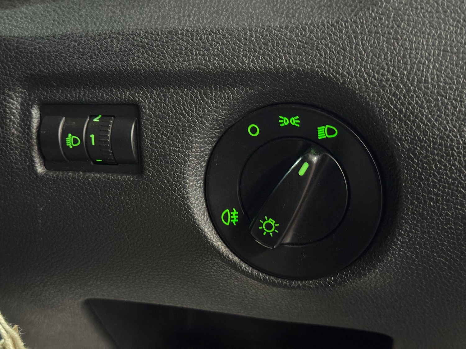 Used Skoda Roomster 2015 for sale - 77358636: Photo 29