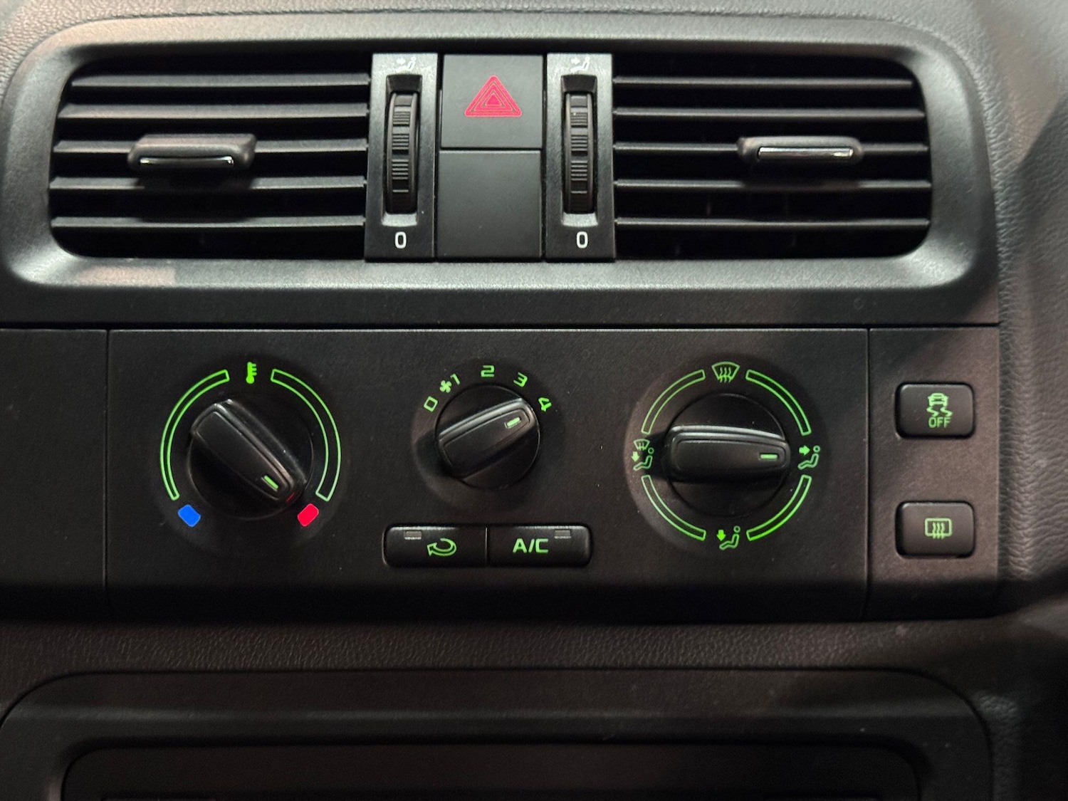 Used Skoda Roomster 2015 for sale - 77358636: Photo 32