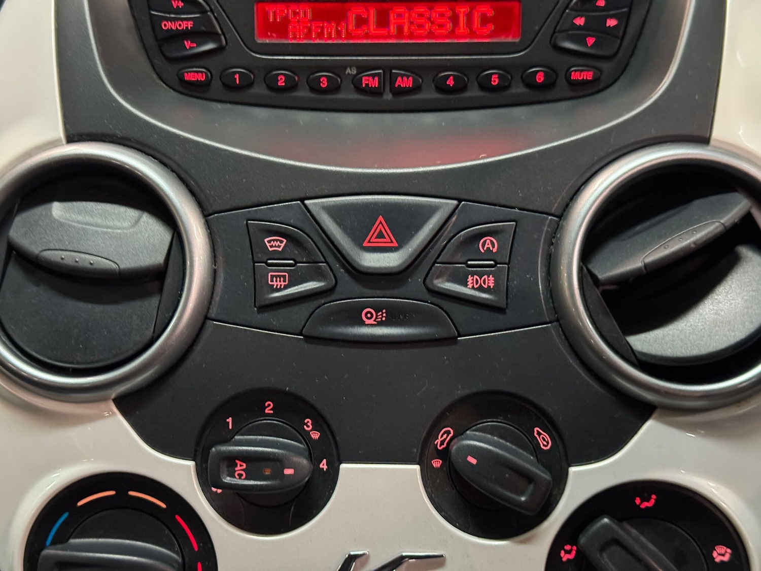 Used Ford Ka 2015 for sale - 77230258: Photo 23