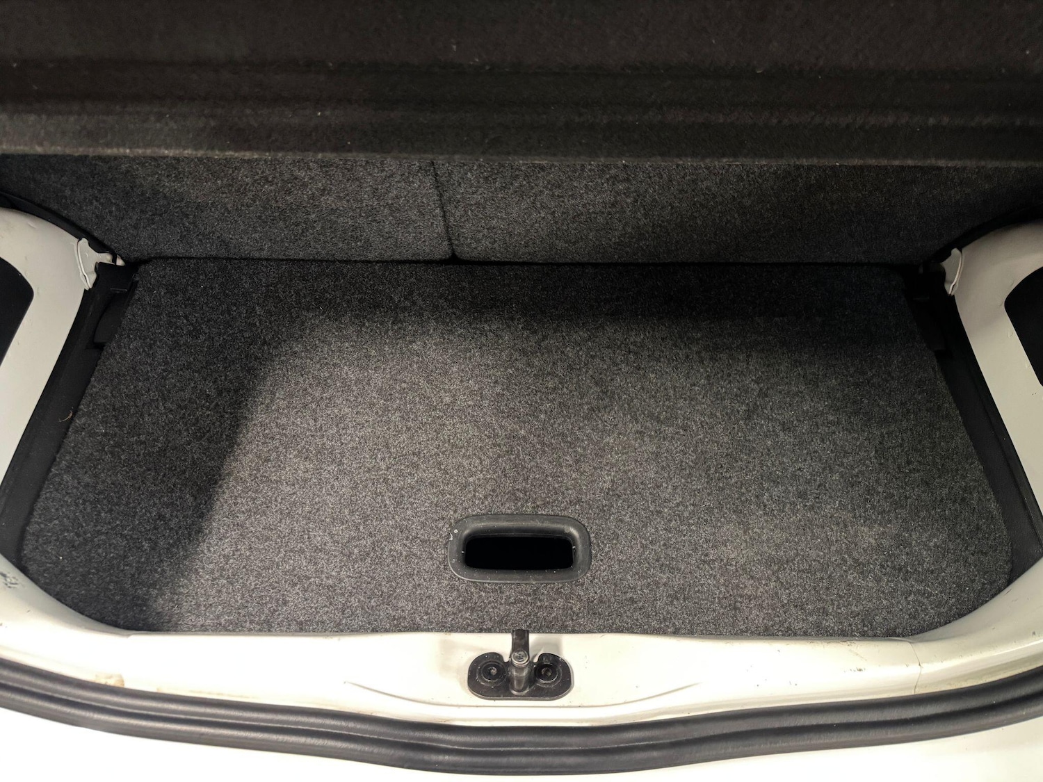 Used Volkswagen up! 2015 for sale - 77940242: Photo 24