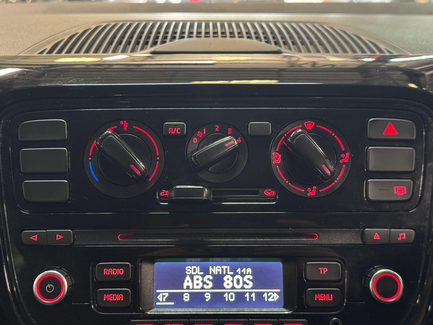 Used Volkswagen up! 2015 for sale - 77940242: Photo 26