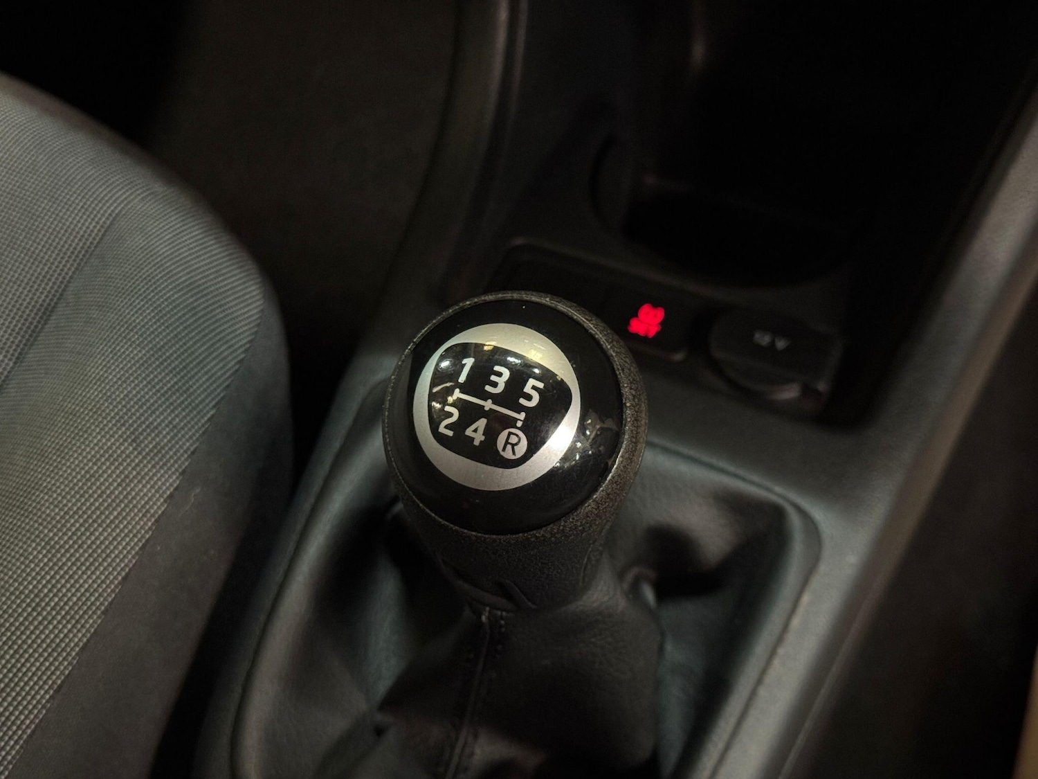 Used Volkswagen up! 2015 for sale - 77940242: Photo 28