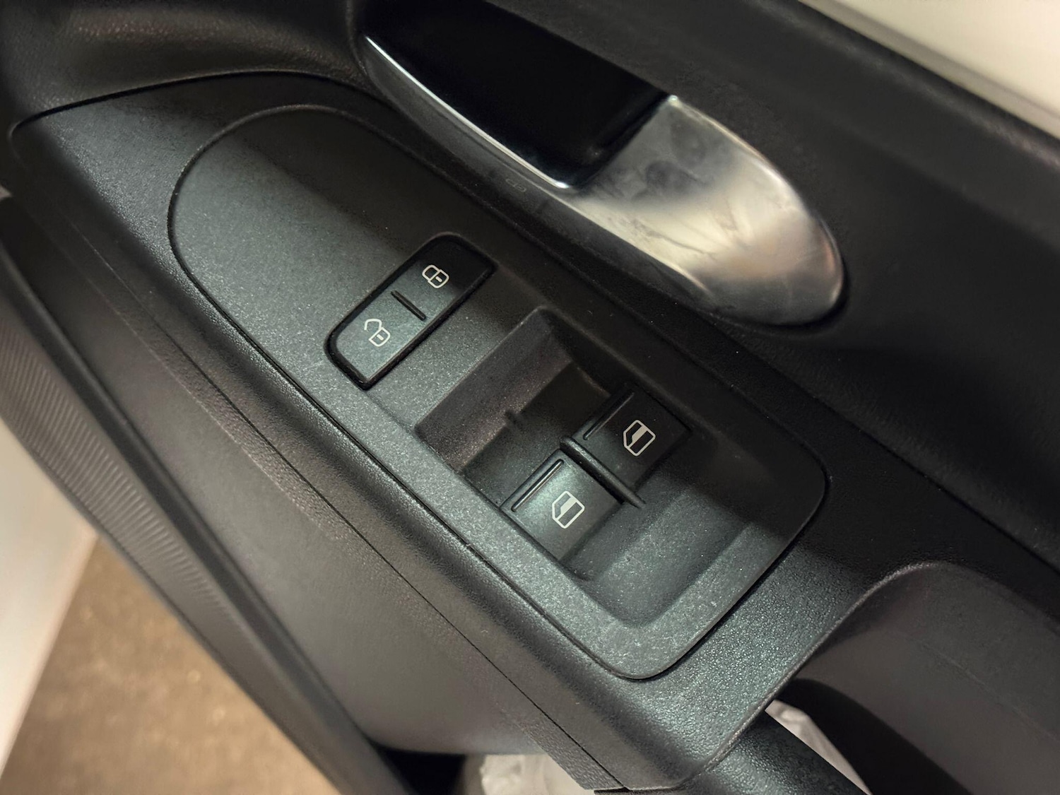 Used Volkswagen up! 2015 for sale - 77940242: Photo 29